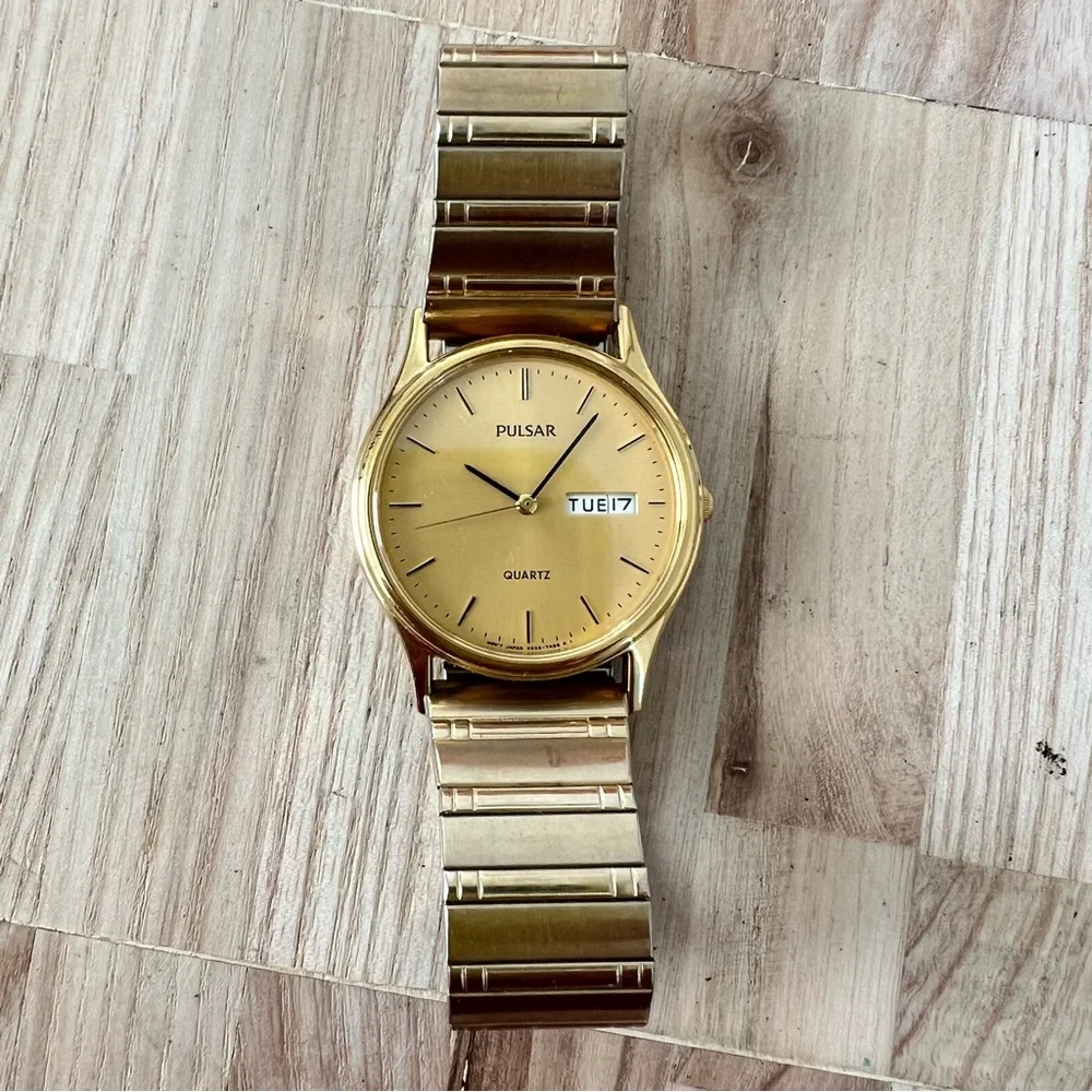 Pulsar mens gold tone expansion bracelet dress watch NEW BATTERY